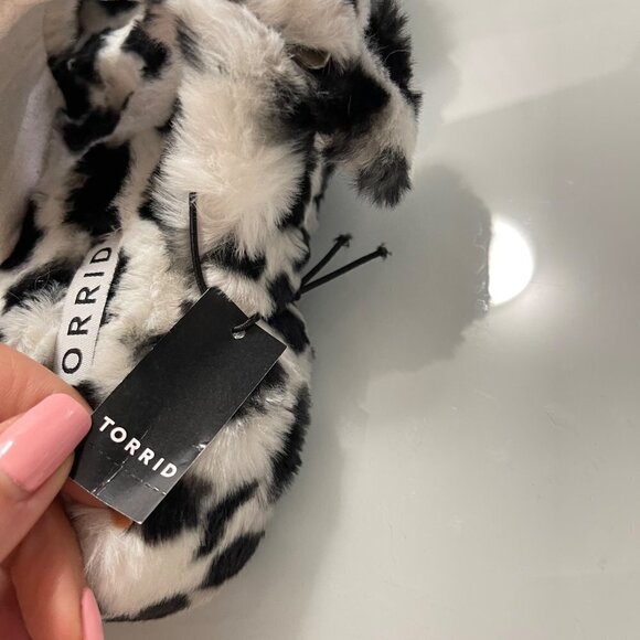 Torrid Women's New Black White Leopard Double Band Faux Fur Slippers 7.5 WW - Picture 3 of 8
